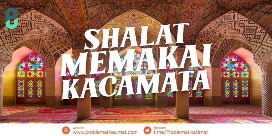 Shalat Memakai Kacamata
